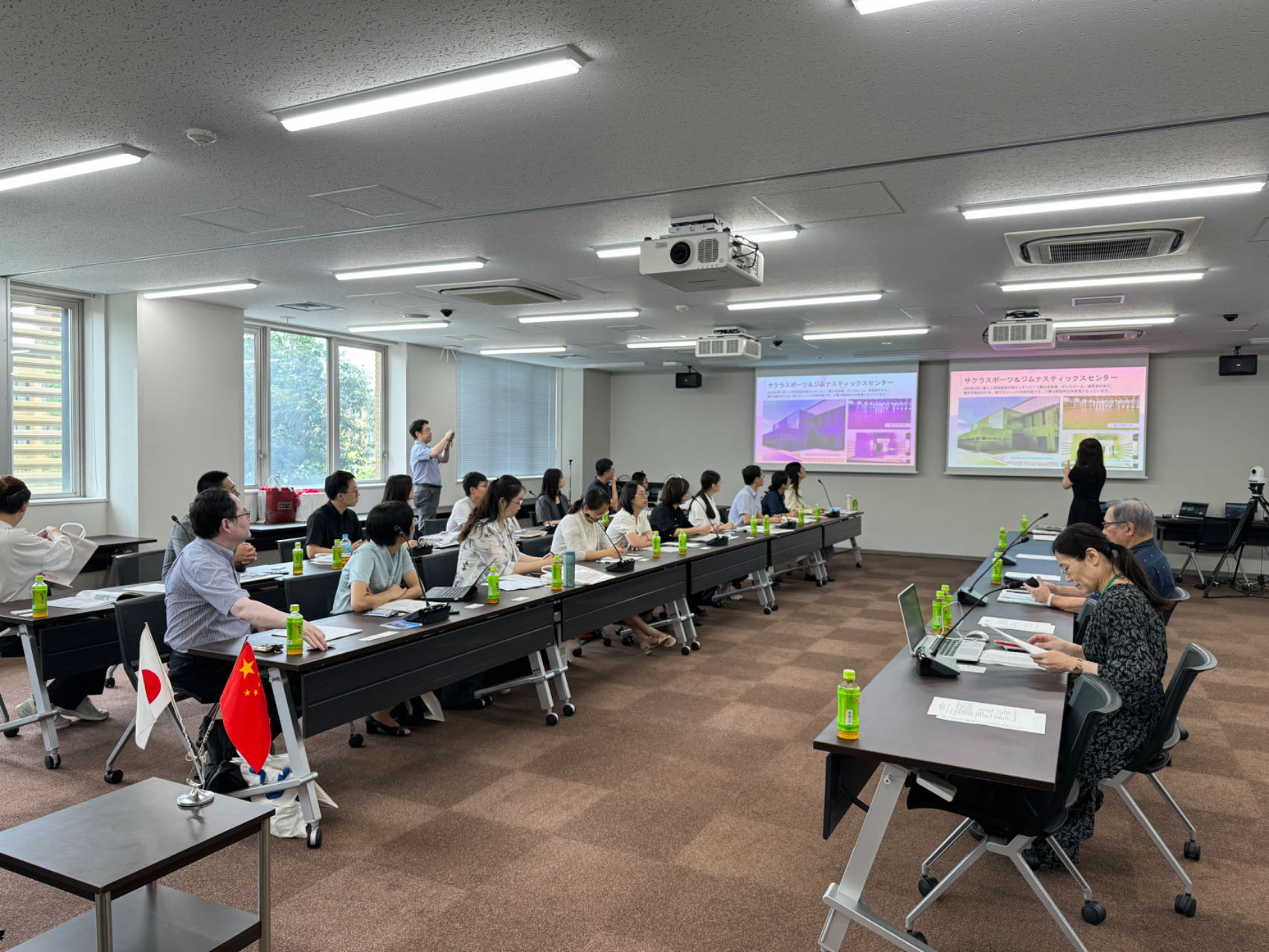 我院师生与日本大学文理学部交流现场.jpg